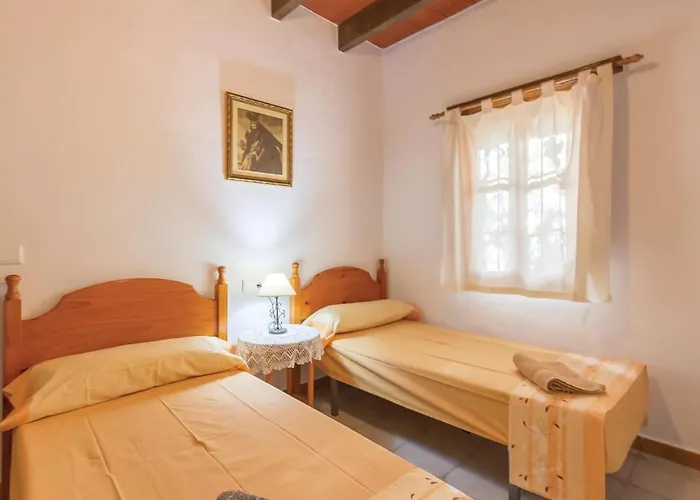 13 Bedroom Cozy In Dom wakacyjny Sayalonga